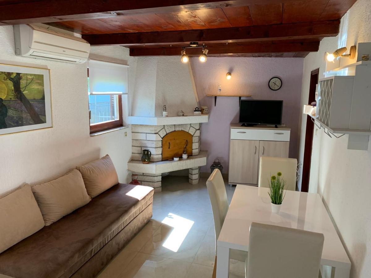 פולה Holiday Home Dorina מראה חיצוני תמונה