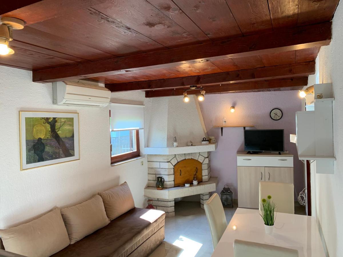 פולה Holiday Home Dorina מראה חיצוני תמונה